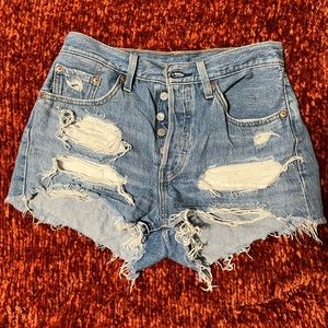 Levi 501 denim shorts, size 25